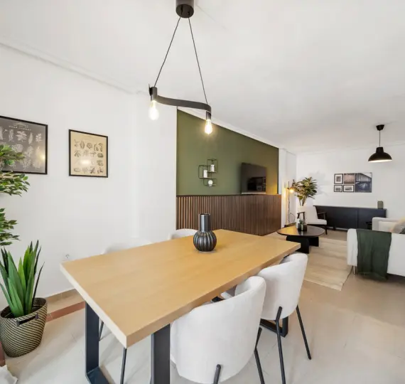 Sale of middle floor apartment in Nueva Andalucía