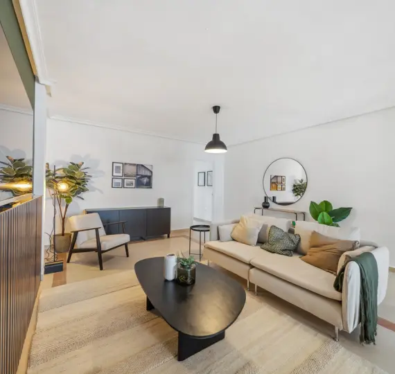 Sale of middle floor apartment in Nueva Andalucía