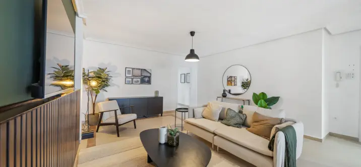 Sale of middle floor apartment in Nueva Andalucía 2