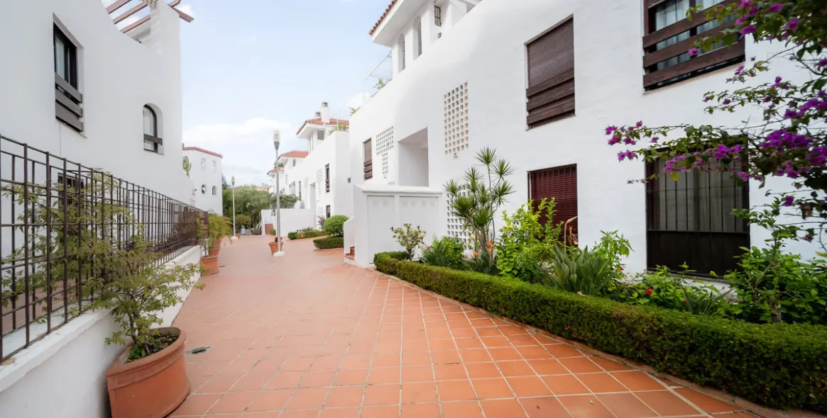 Продажа апартаментов на среднем этаже в Nueva Andalucía 12