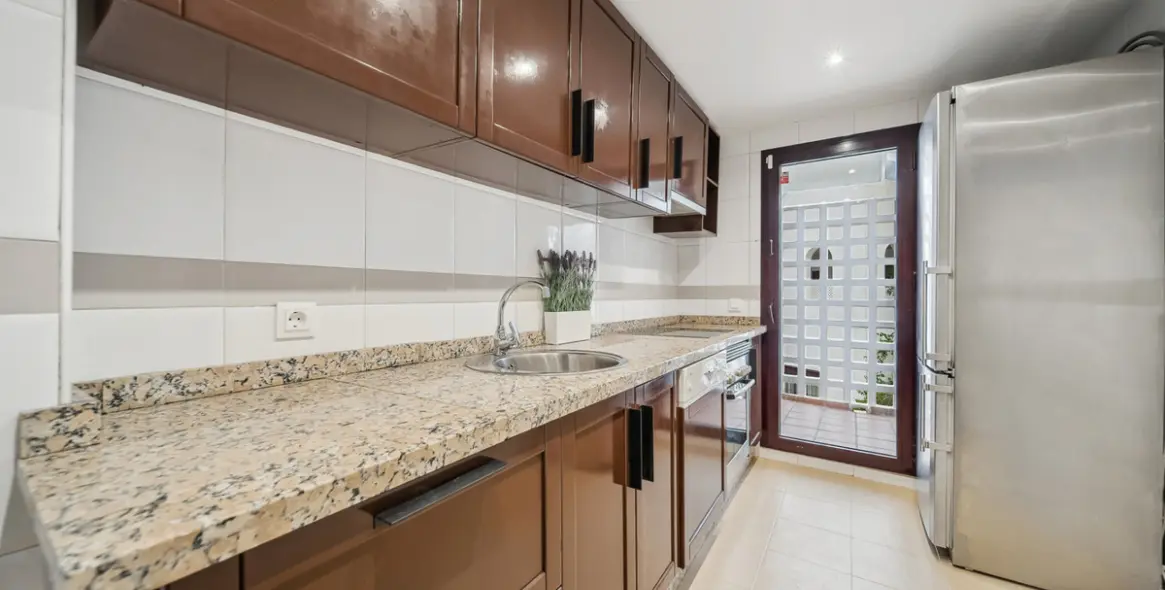 Продажа апартаментов на среднем этаже в Nueva Andalucía 18