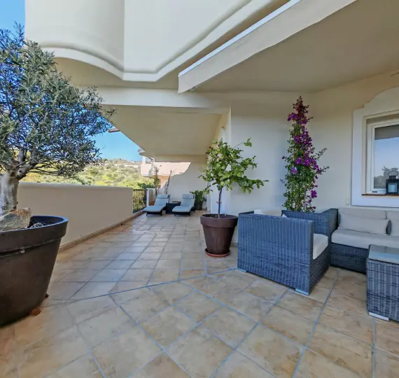 Продажа апартаментов на среднем этаже в Nueva Andalucía