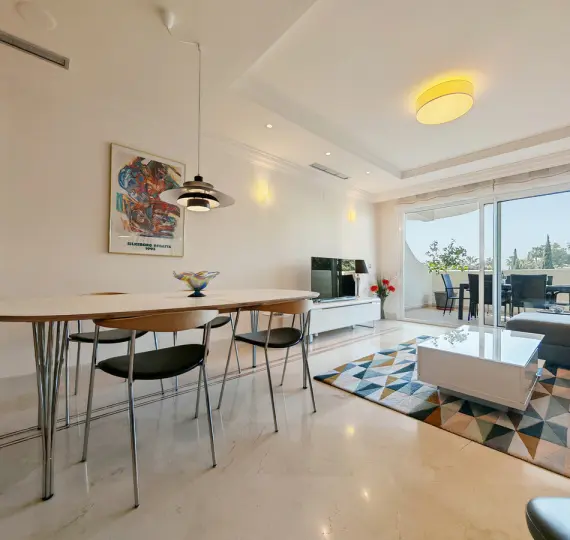 Продажа апартаментов на среднем этаже в Nueva Andalucía