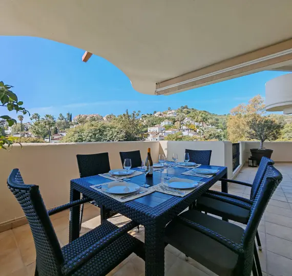 Продажа апартаментов на среднем этаже в Nueva Andalucía