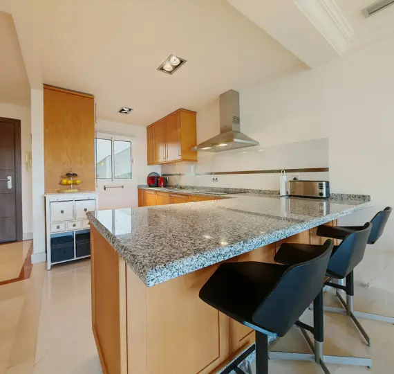 Продажа апартаментов на среднем этаже в Nueva Andalucía