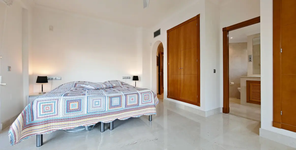 Продажа апартаментов на среднем этаже в Nueva Andalucía 9