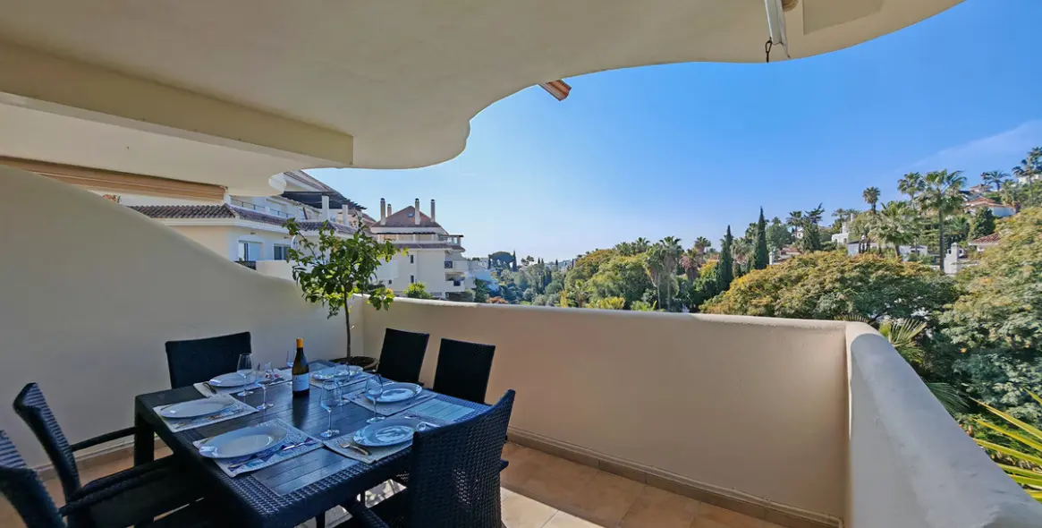 Продажа апартаментов на среднем этаже в Nueva Andalucía 14