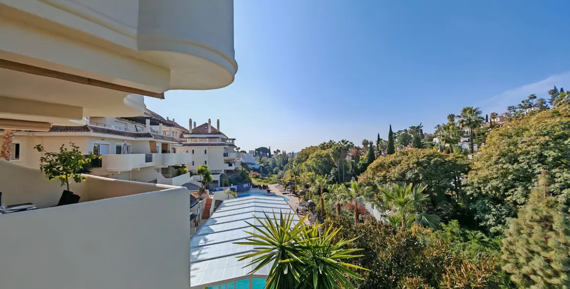 Продажа апартаментов на среднем этаже в Nueva Andalucía 16