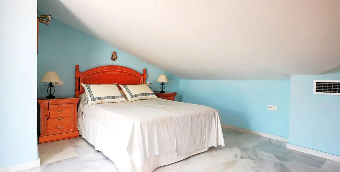 Sale of penthouse duplex in Bel Air 6