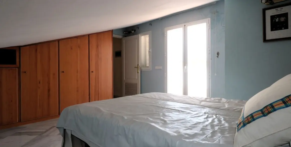 Sale of penthouse duplex in Bel Air 21