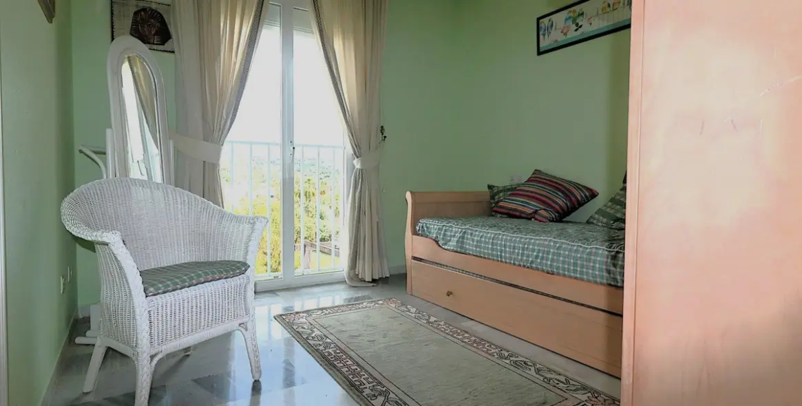 Sale of penthouse duplex in Bel Air 23