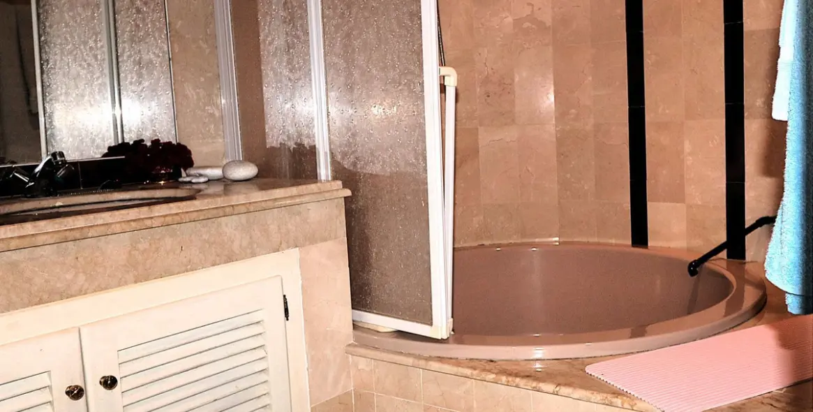 Sale of penthouse duplex in Bel Air 39