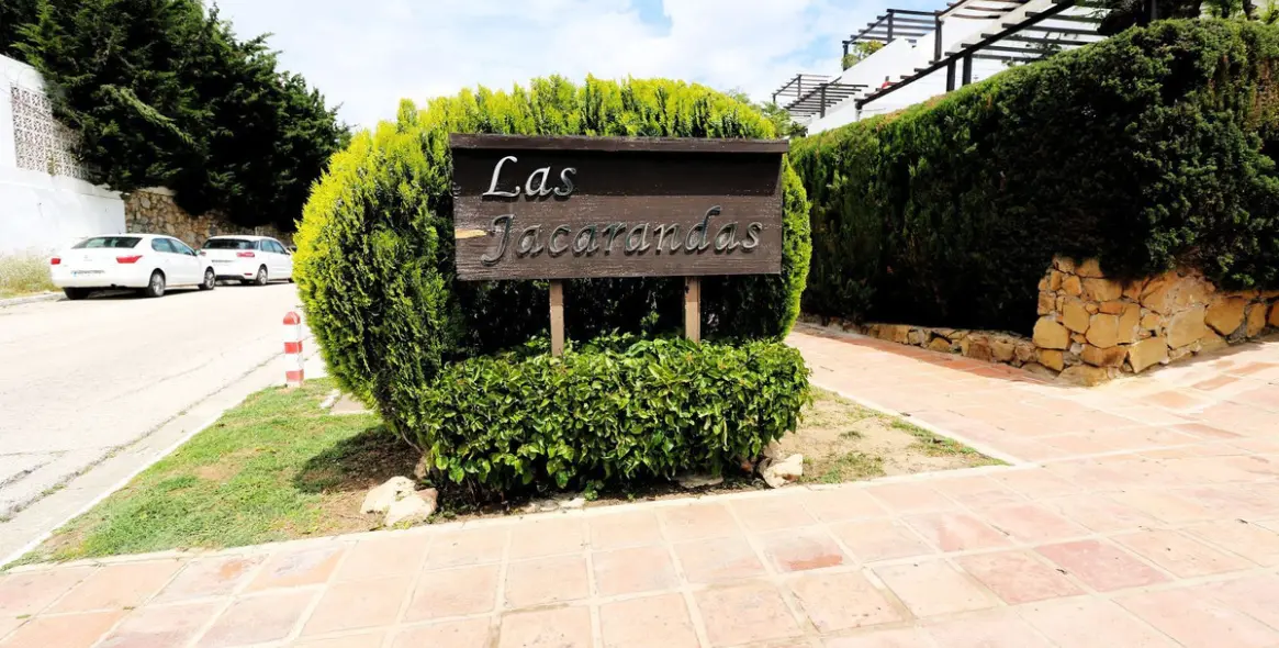 Sale of penthouse duplex in Bel Air 50