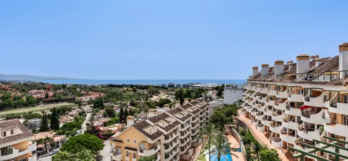 Sale of penthouse duplex in Nueva Andalucía 0