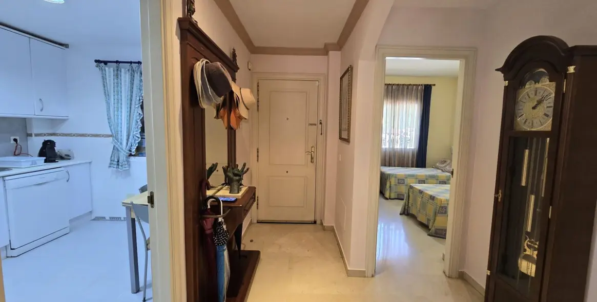 Sale of ground floor apartment in Marbella 23