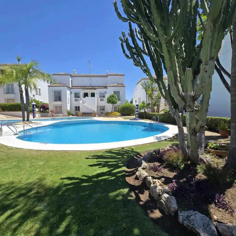 Продажа апартаментов на первом этаже в Marbella