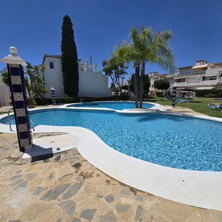 Продажа апартаментов на первом этаже в Marbella