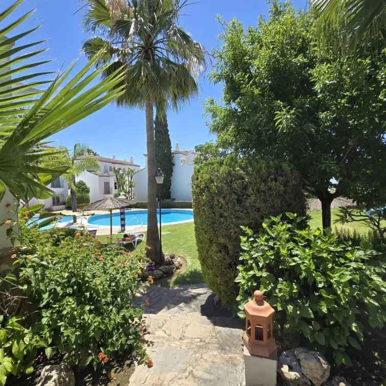 Продажа апартаментов на первом этаже в Marbella