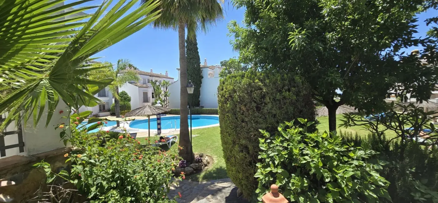Продажа апартаментов на первом этаже в Marbella 3