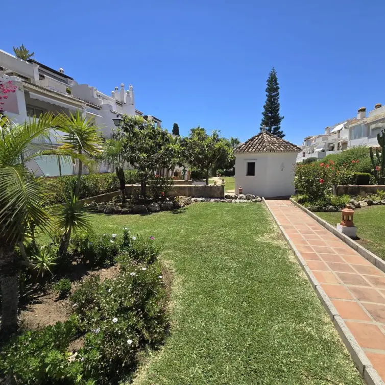 Продажа апартаментов на первом этаже в Marbella