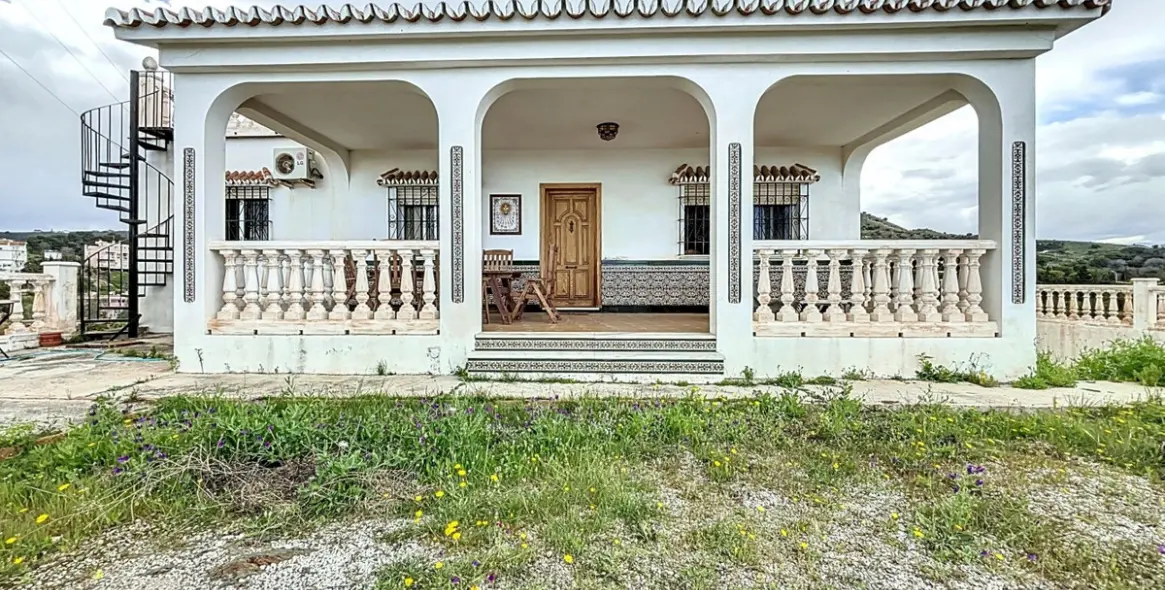 Продажа  отдельно стоящей виллы в Costa del Sol East 1