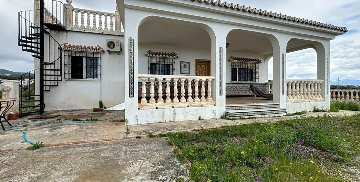 Продажа  отдельно стоящей виллы в Costa del Sol East 2