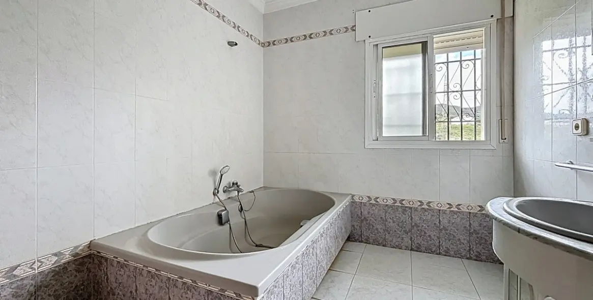 Продажа  отдельно стоящей виллы в Chilches 35