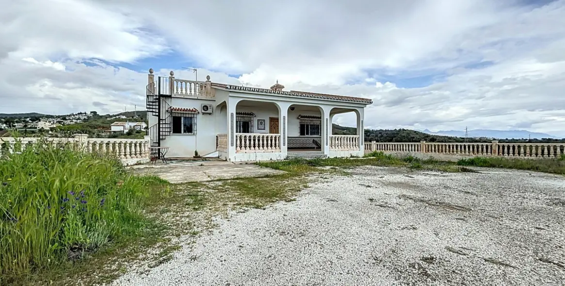 Продажа  отдельно стоящей виллы в Chilches 39