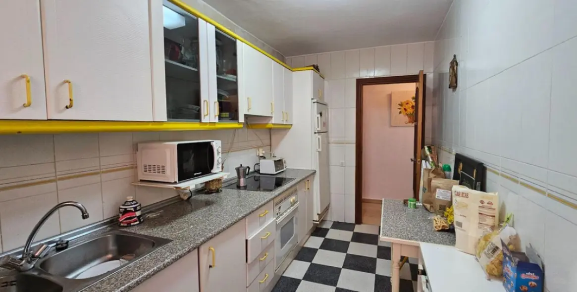 Sale of middle floor apartment in Los Boliches 20