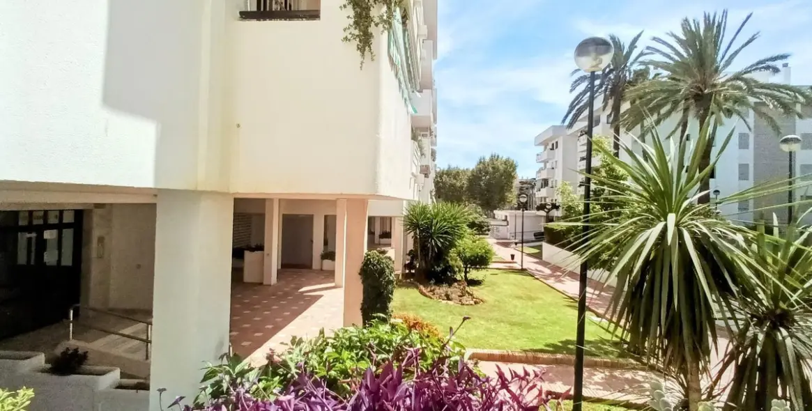 Sale of ground floor apartment in La Carihuela 1