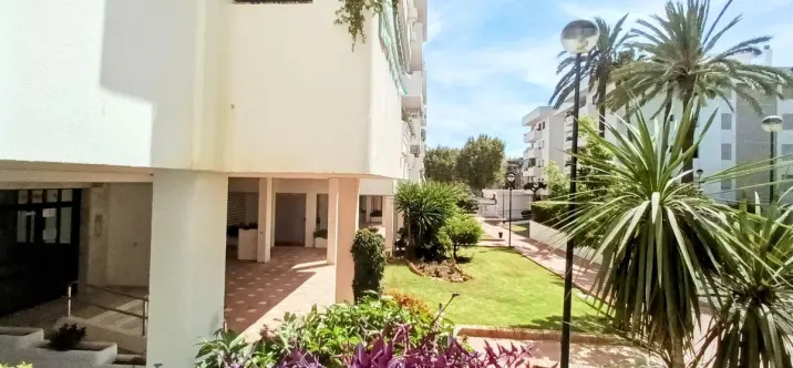 Sale of ground floor apartment in La Carihuela 0