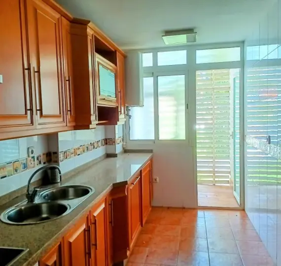 Sale of ground floor apartment in La Carihuela