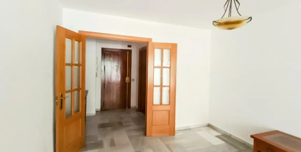 Sale of ground floor apartment in La Carihuela 8