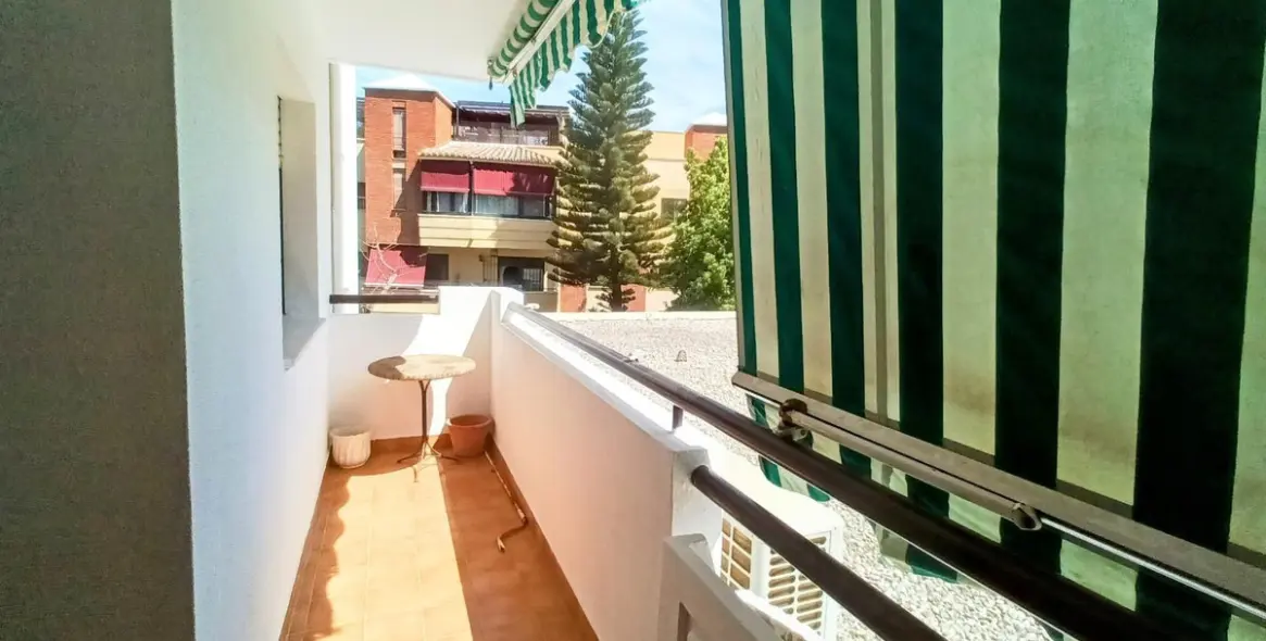 Sale of ground floor apartment in La Carihuela 12