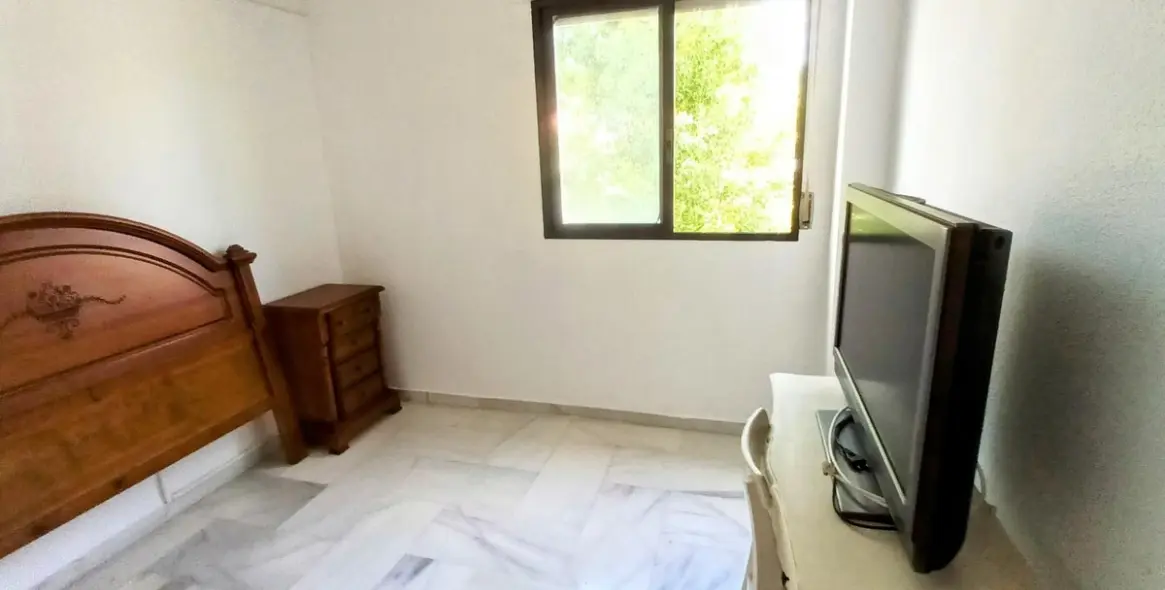 Sale of ground floor apartment in La Carihuela 16