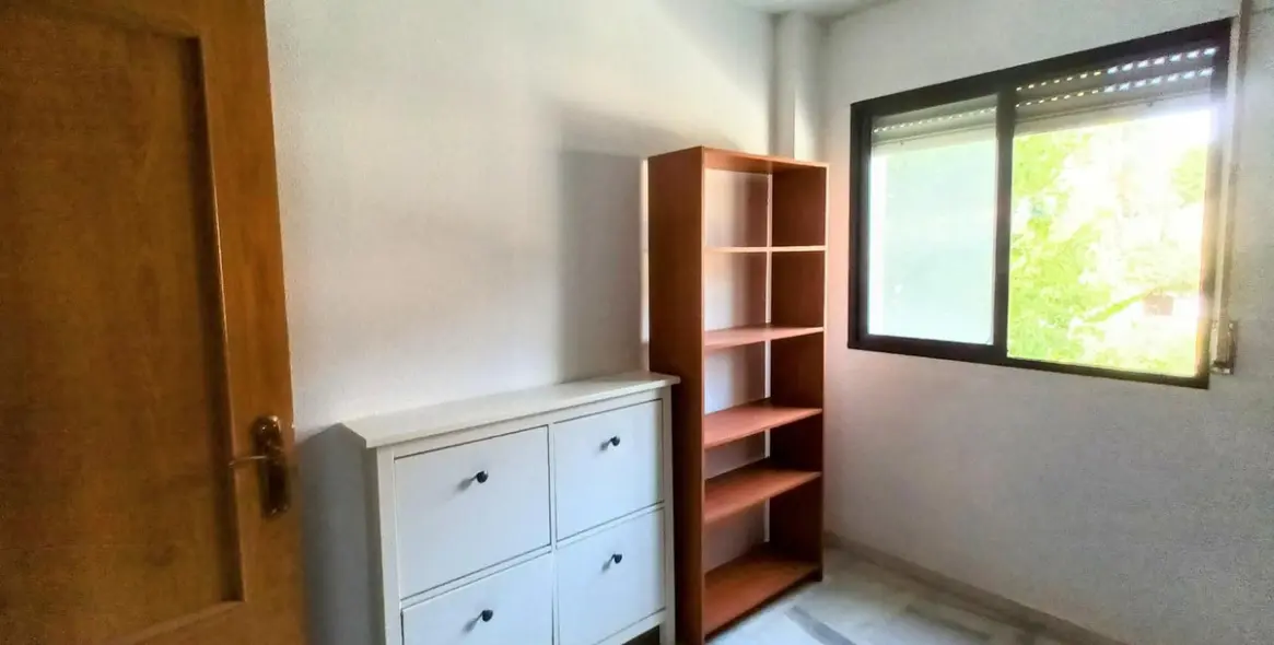 Sale of ground floor apartment in La Carihuela 18