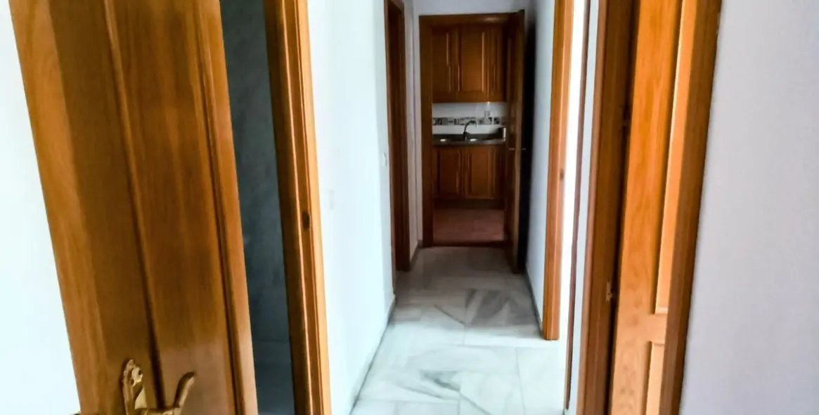 Sale of ground floor apartment in La Carihuela 23