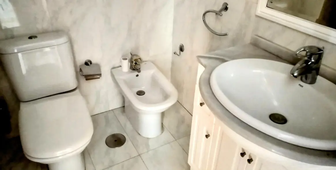 Sale of ground floor apartment in La Carihuela 25