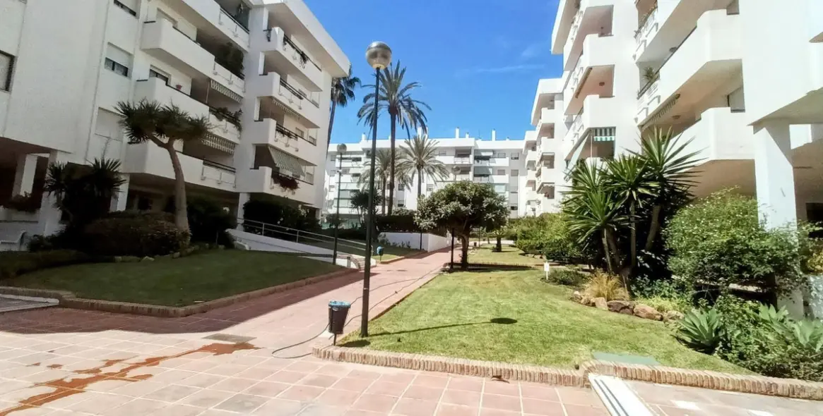 Sale of ground floor apartment in La Carihuela 32