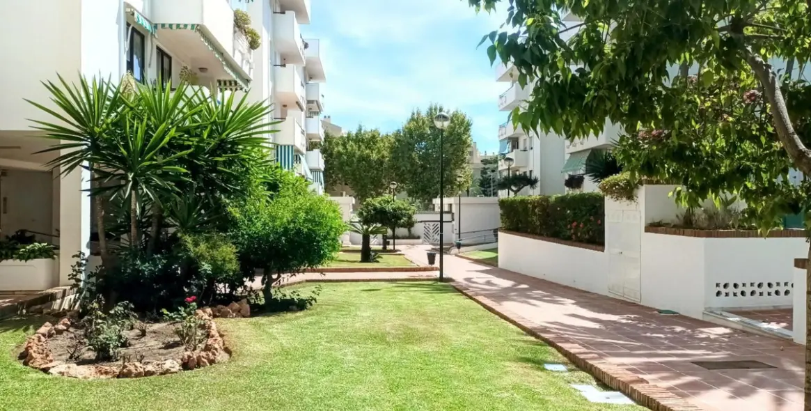 Sale of ground floor apartment in La Carihuela 33