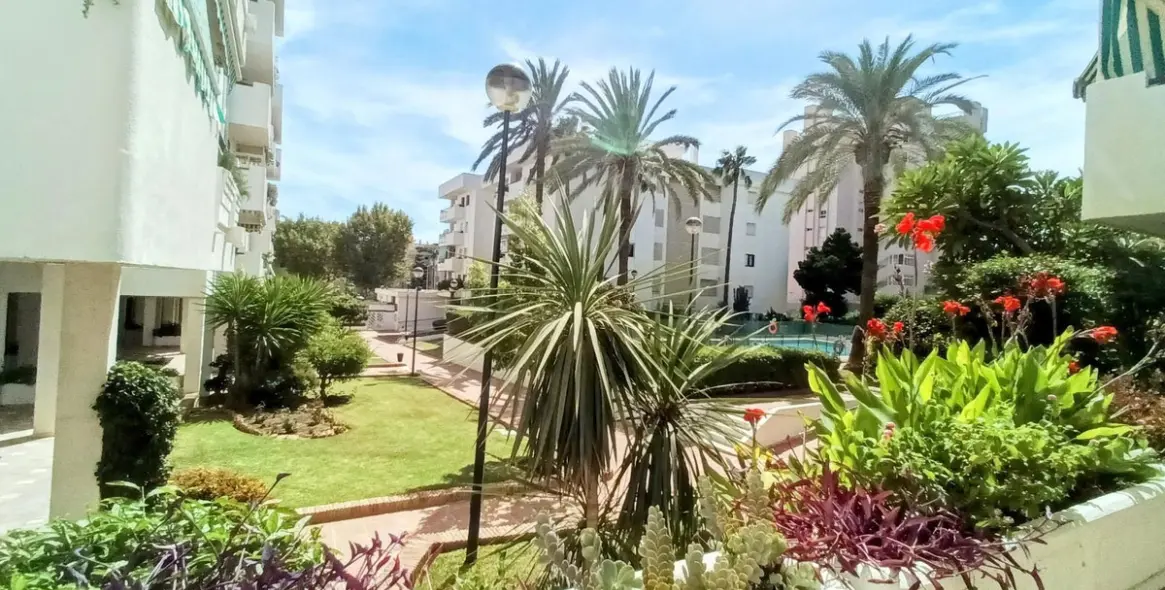 Sale of ground floor apartment in La Carihuela 34