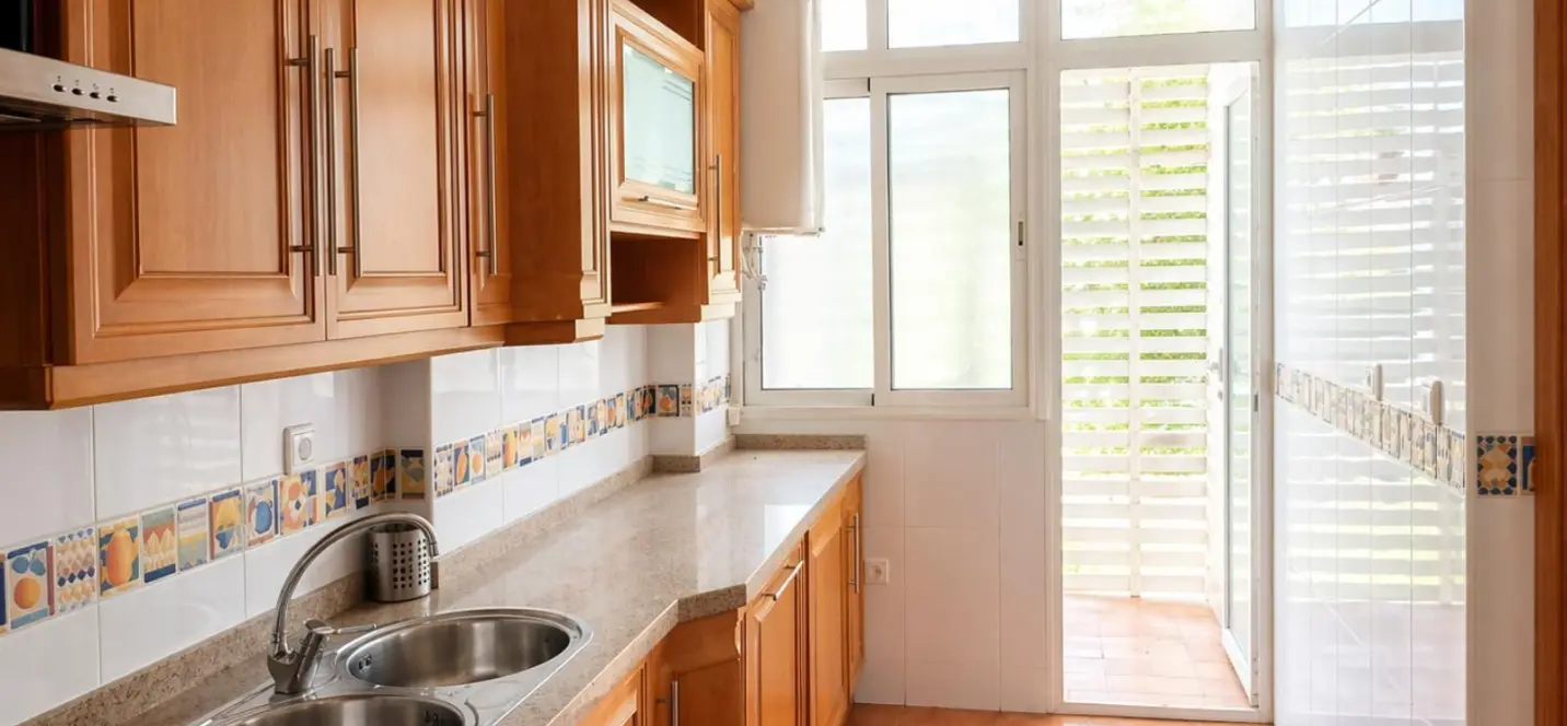 Sale of ground floor apartment in La Carihuela 2