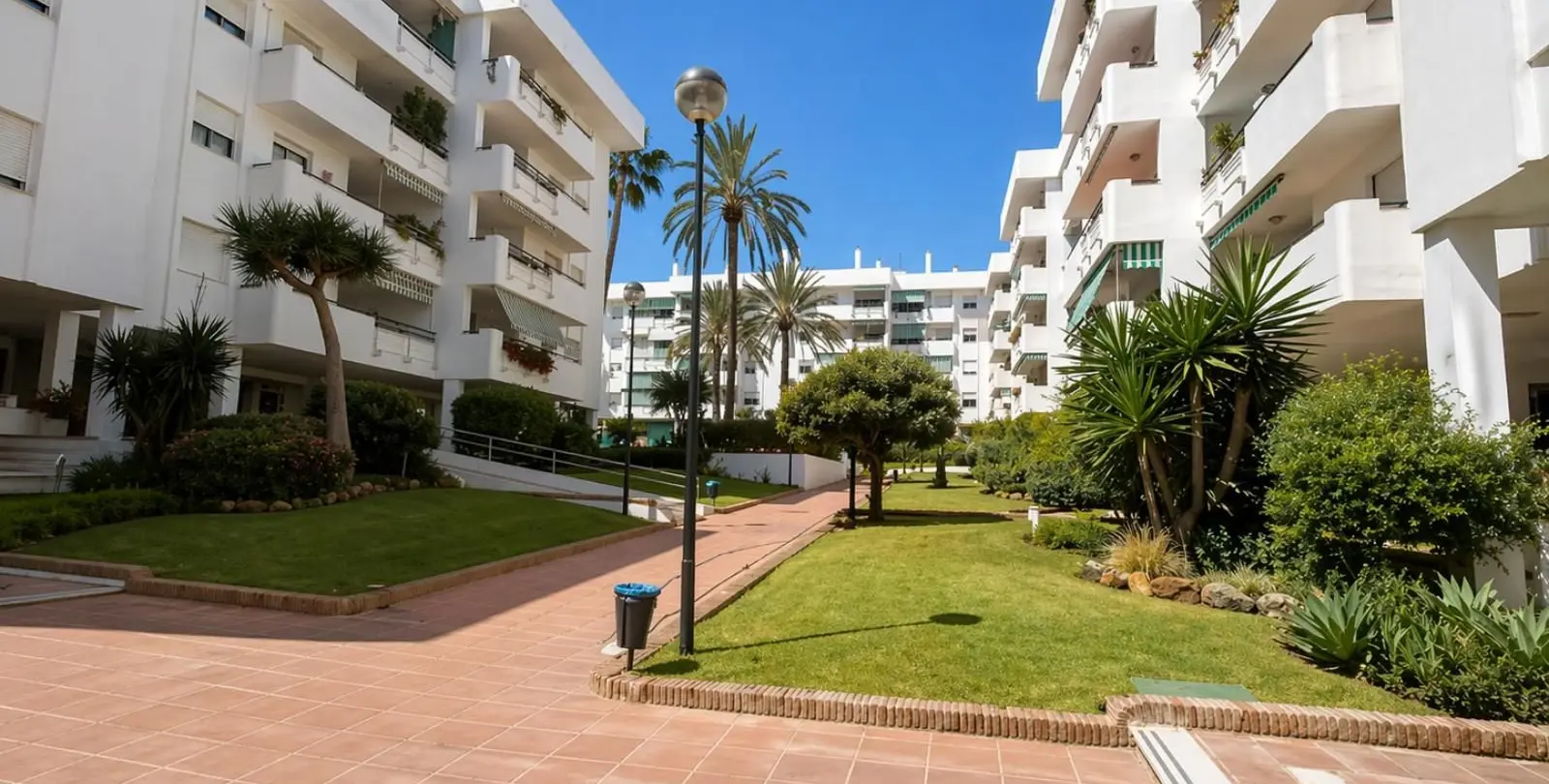 Продажа апартаментов на первом этаже в La Carihuela 28