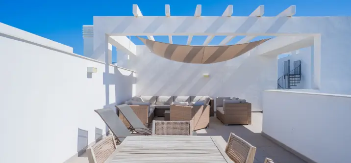 Sale of penthouse in Estepona 2