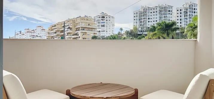 Venta de apartamento en planta baja en Estepona 1