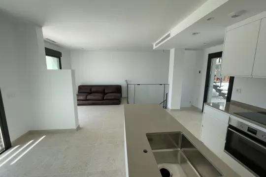 Image 4 thumb