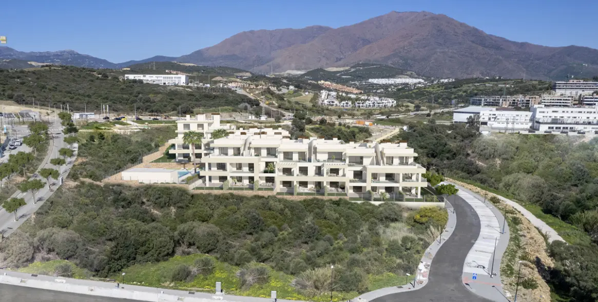 Sale of middle floor apartment in Estepona 13