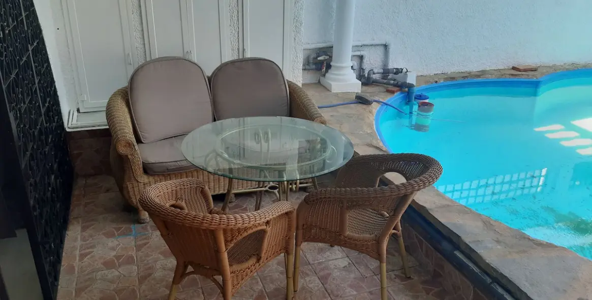 Продажа дома на две семьи в El Rosario 3