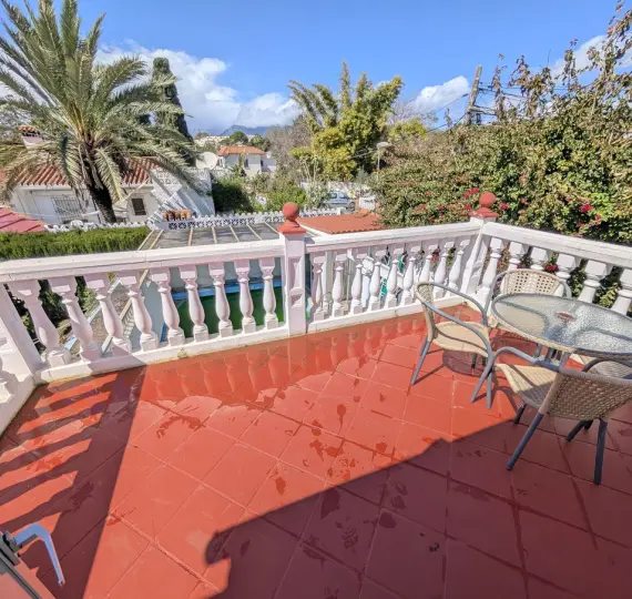 Продажа дома на две семьи в El Rosario