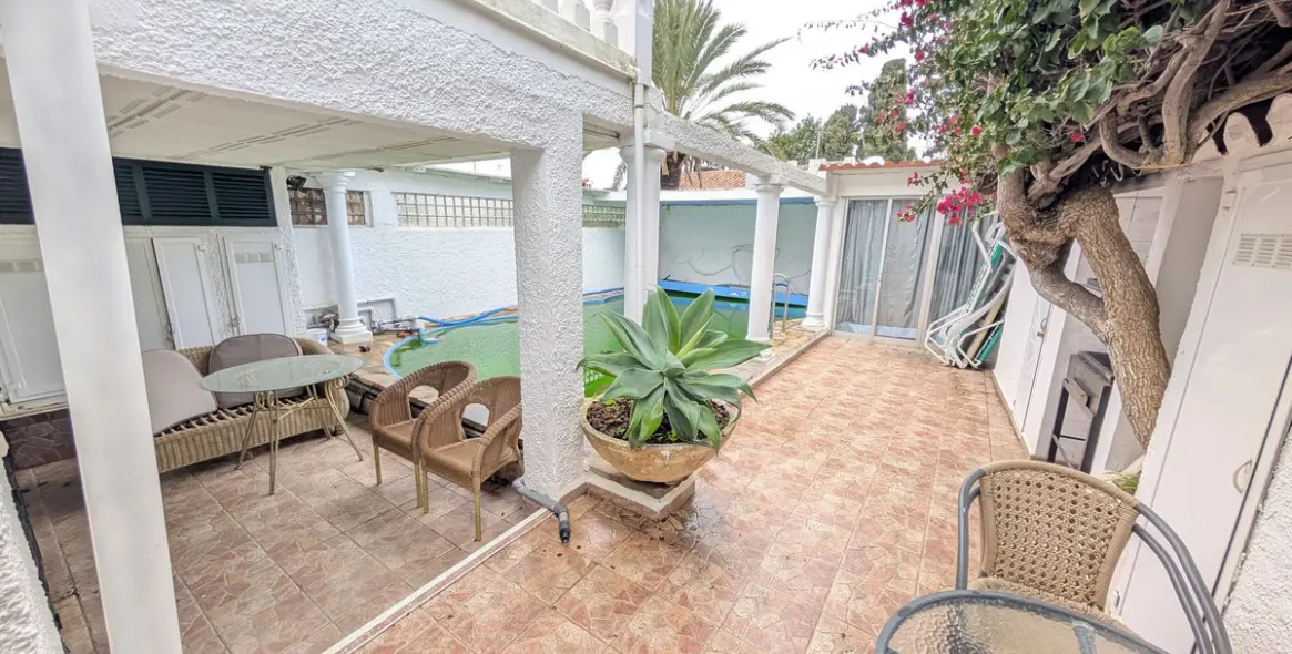 Продажа дома на две семьи в El Rosario 8